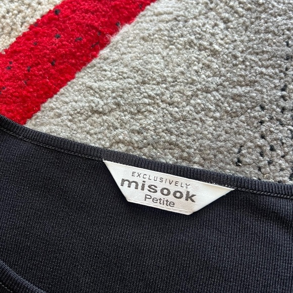 Misook Black Knit Gold Detail Front Long Sleeve Tunic - Picture 2 of 3